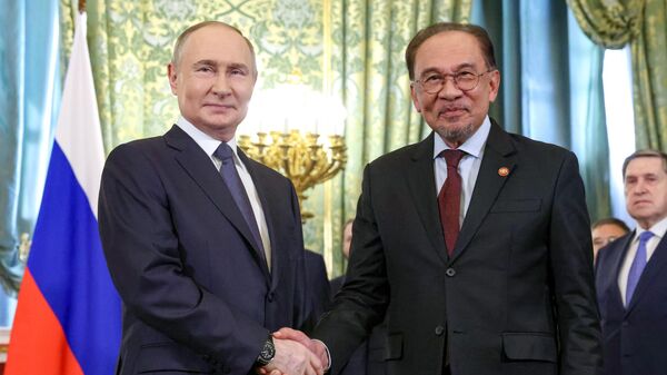 Cuộc gặp giữa Tổng thống Nga V. Putin và Thủ tướng Malaysia A. Ibrahim - Sputnik Việt Nam