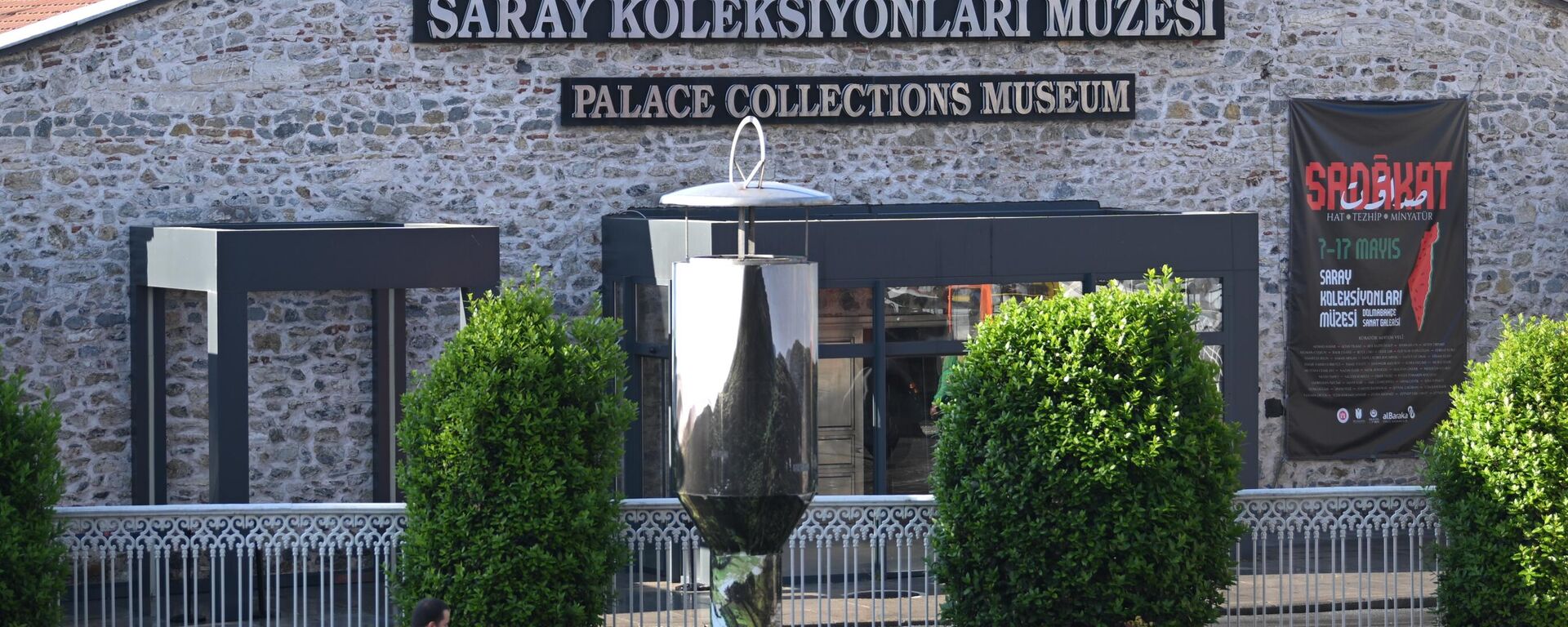 Bảo tàng Cung điện ở Istanbul trước cuộc đàm phán giữa phái đoàn Nga và Ukraina. Các cuộc đàm phán theo kế hoạch , giống như năm 2022, sẽ diễn ra tại phòng làm việc của chính quyền tổng thống Thổ Nhĩ Kỳ tại Cung điện Dolmabahce

 - Sputnik Việt Nam, 1920, 15.05.2025