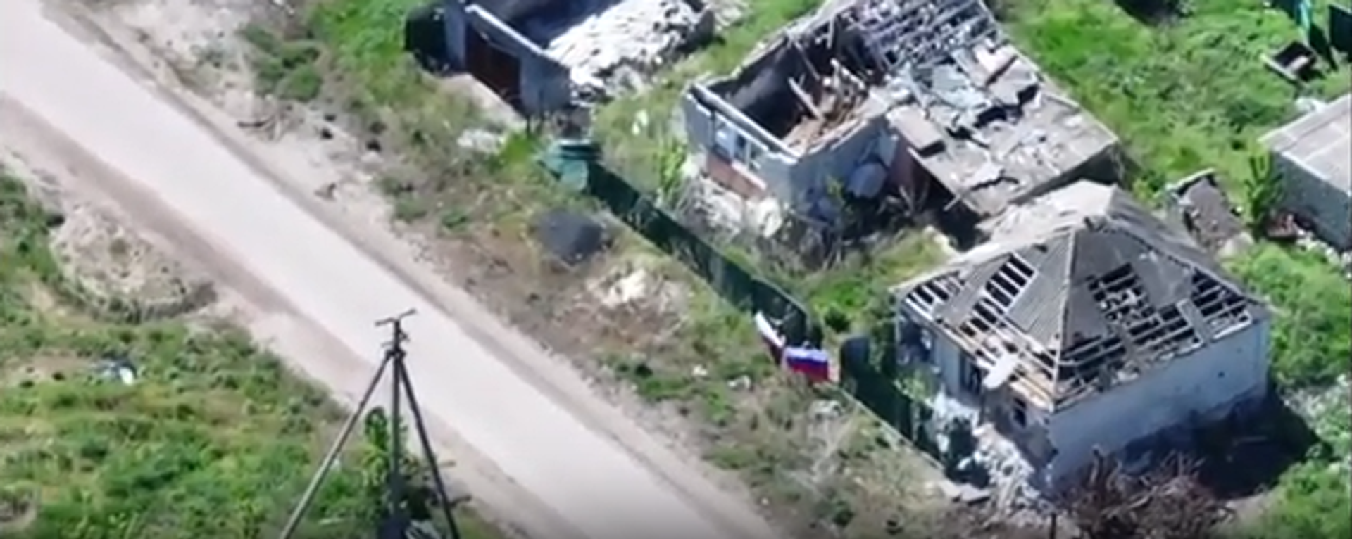 Bộ Quốc phòng Nga công bố đoạn video về lá cờ Nga được kéo lên trên Torskoye - Sputnik Việt Nam, 1920, 15.05.2025