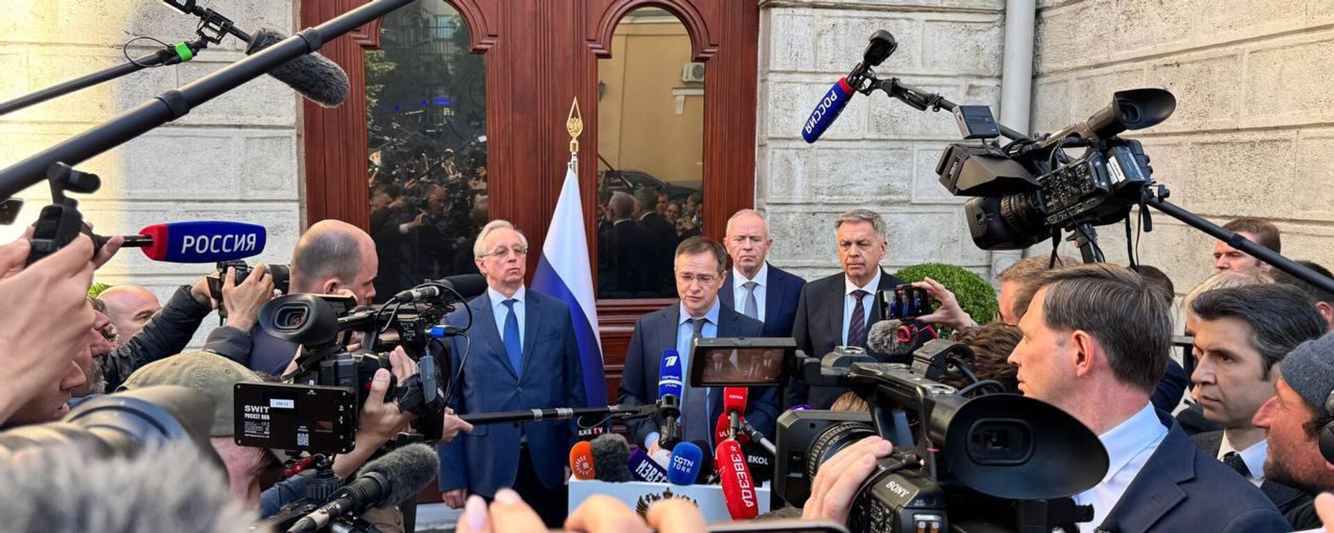 Trợ lý Tổng thống Nga Medinsky - Sputnik Việt Nam, 1920, 15.05.2025