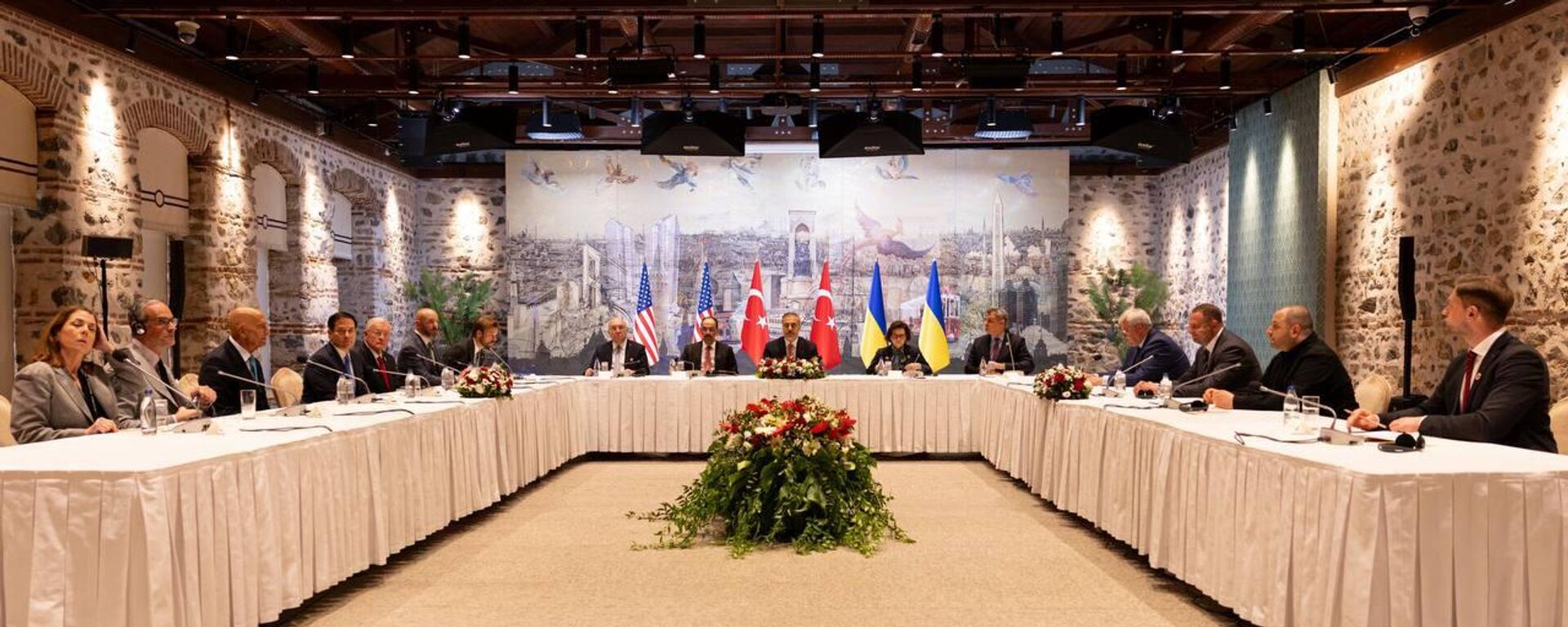 Các cuộc đàm phán ba bên giữa Ukraina, Hoa Kỳ và Thổ Nhĩ Kỳ đã bắt đầu tại Istanbul - Sputnik Việt Nam, 1920, 31.05.2025