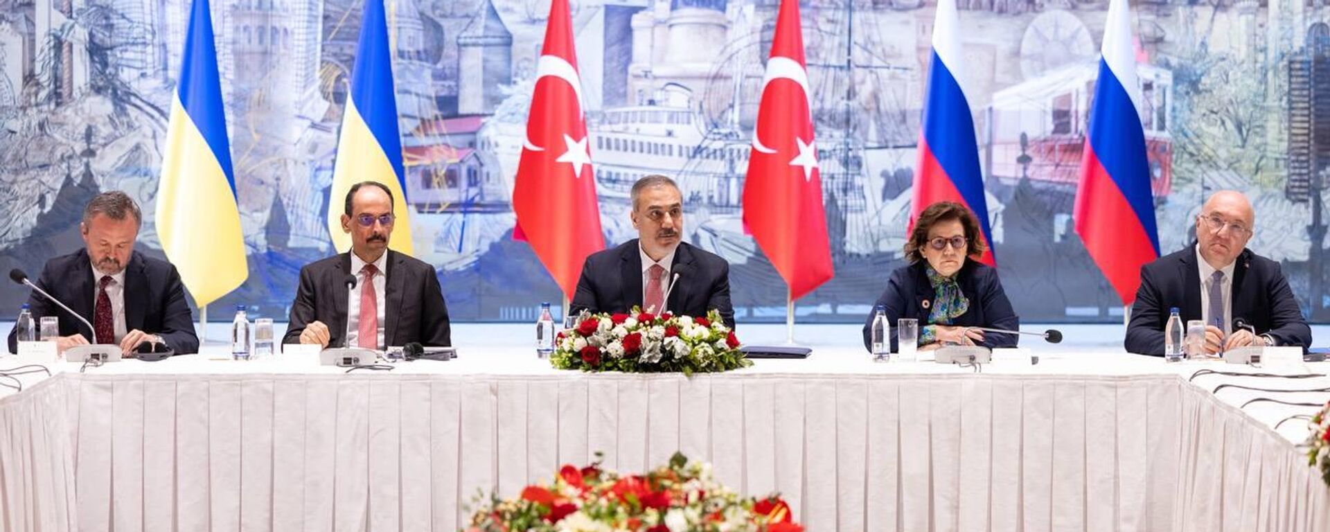 Tại Istanbul bắt đầu các cuộc đàm phán hòa bình giữa Nga và Ukraina
 - Sputnik Việt Nam, 1920, 16.05.2025