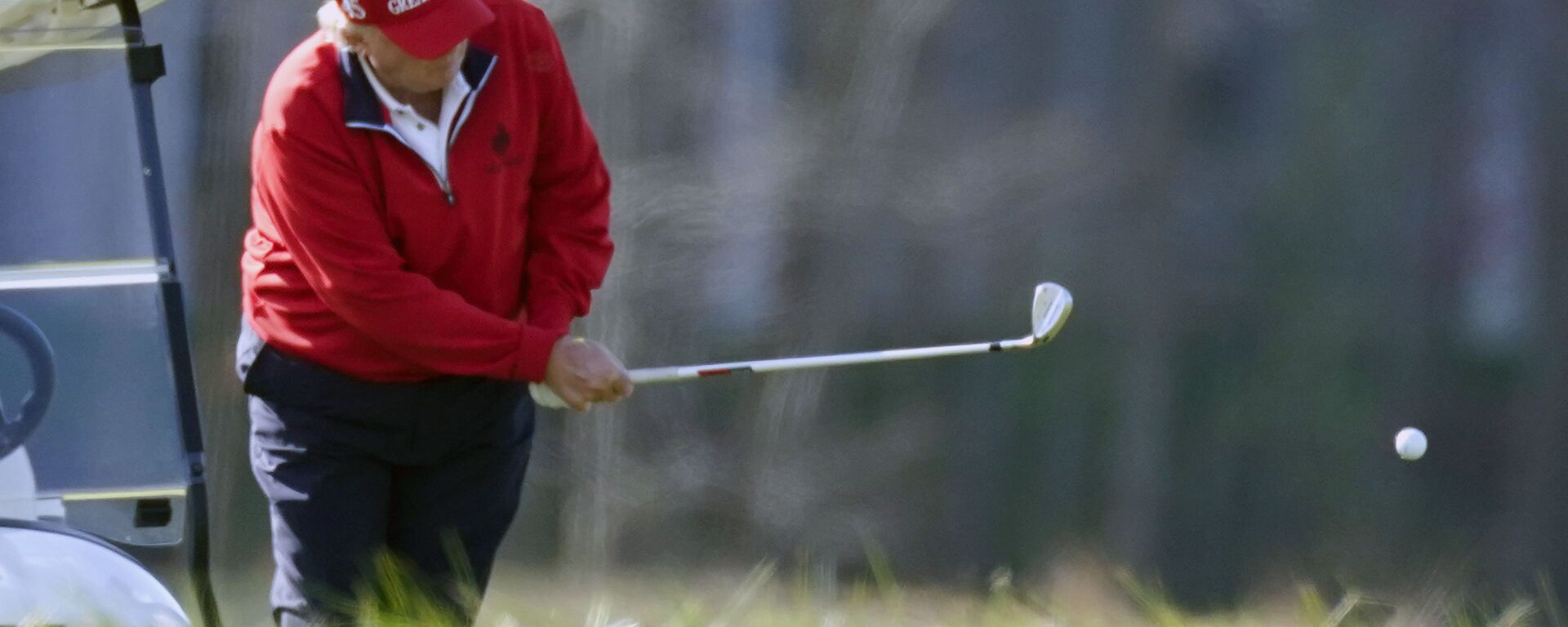 Tổng thống Hoa Kỳ Donald Trump chơi golf - Sputnik Việt Nam, 1920, 16.05.2025