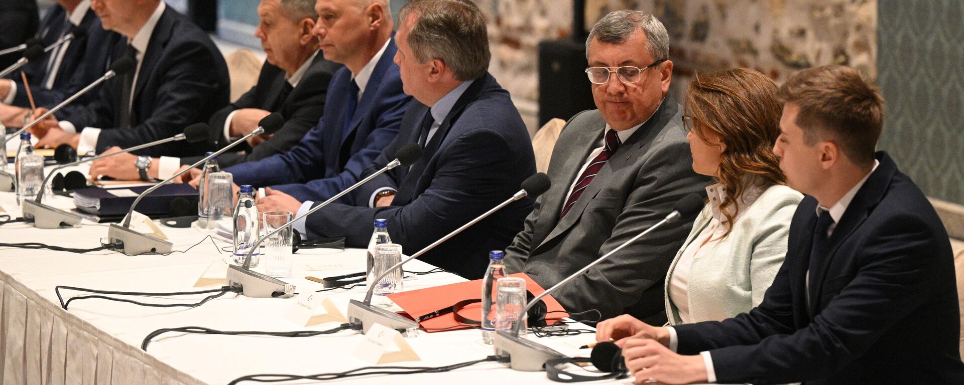 Tại Istanbul bắt đầu các cuộc đàm phán hòa bình giữa Nga và Ukraina - Sputnik Việt Nam, 1920, 16.05.2025