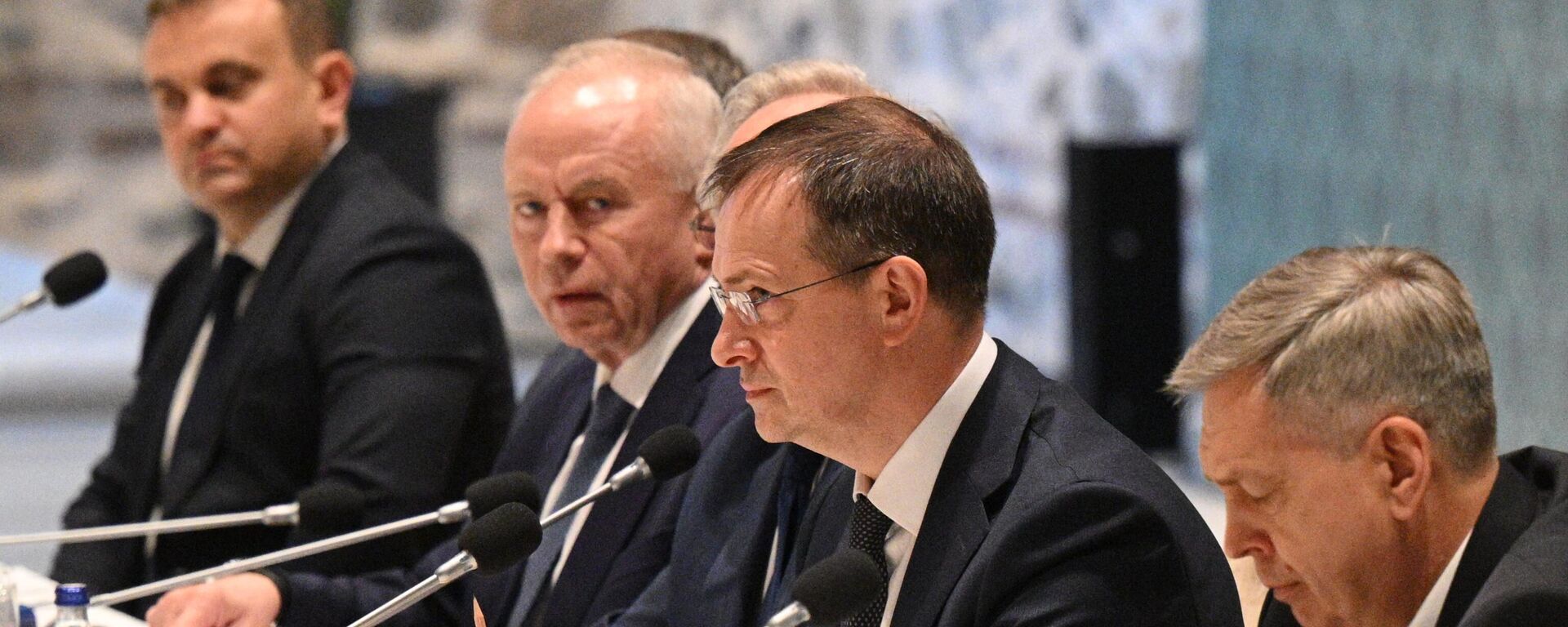 Cuộc gặp của phái đoàn Nga và Ukraina tại Istanbul  - Sputnik Việt Nam, 1920, 16.05.2025