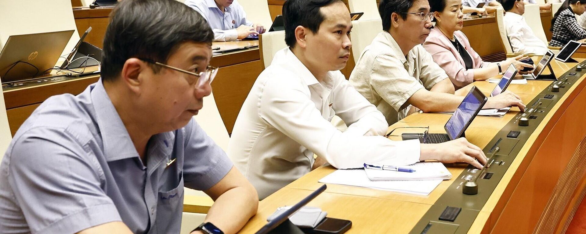 Quốc hội biểu quyết thông qua 3 Nghị quyết quan trọng - Sputnik Việt Nam, 1920, 12.06.2025