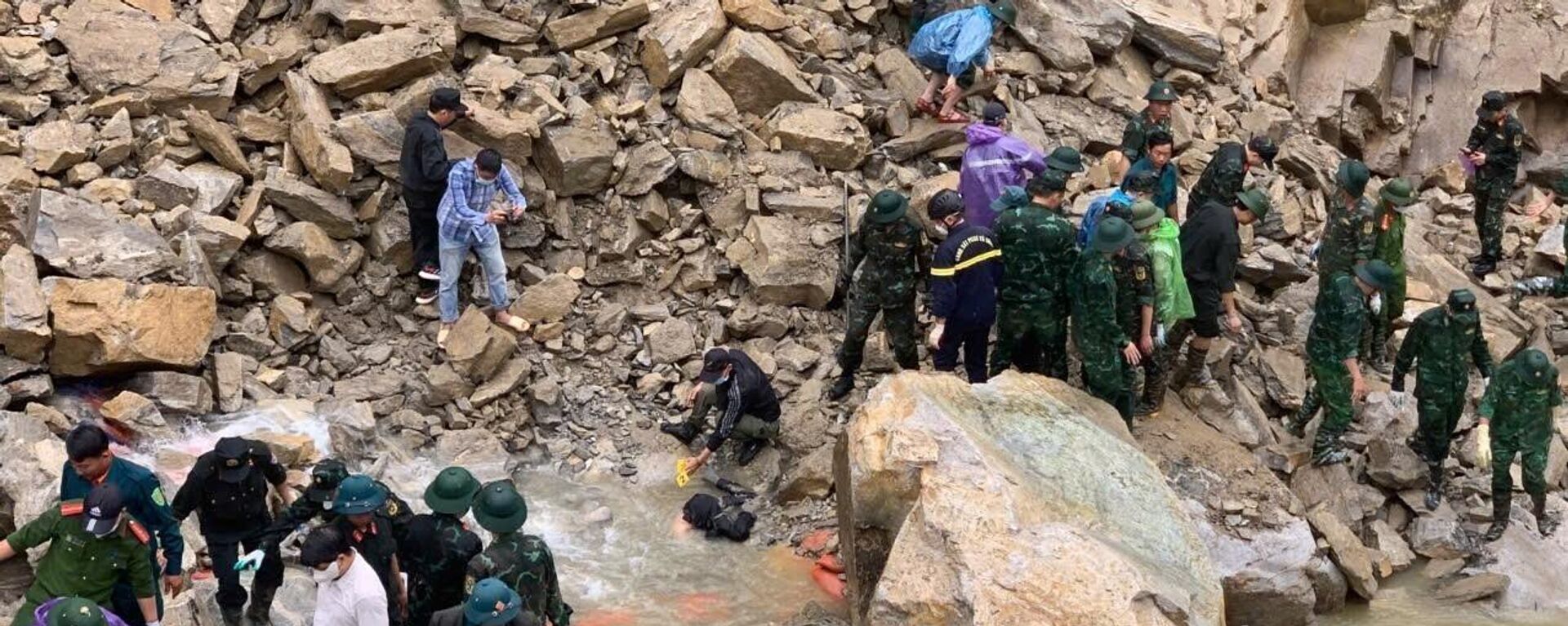 Vụ sạt lở công trường thủy điện tại Lai Châu: Tìm thấy thi thể 3 nạn nhân - Sputnik Việt Nam, 1920, 18.05.2025