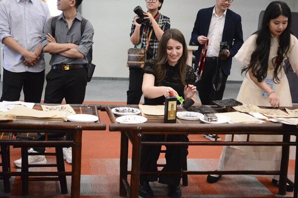 “Khát vọng Việt Nam” - sân chơi nghệ thuật của sinh viên Việt Nam tại Nga “Khát vọng Việt Nam” - sân chơi nghệ thuật của sinh viên Việt Nam tại Nga - Sputnik Việt Nam