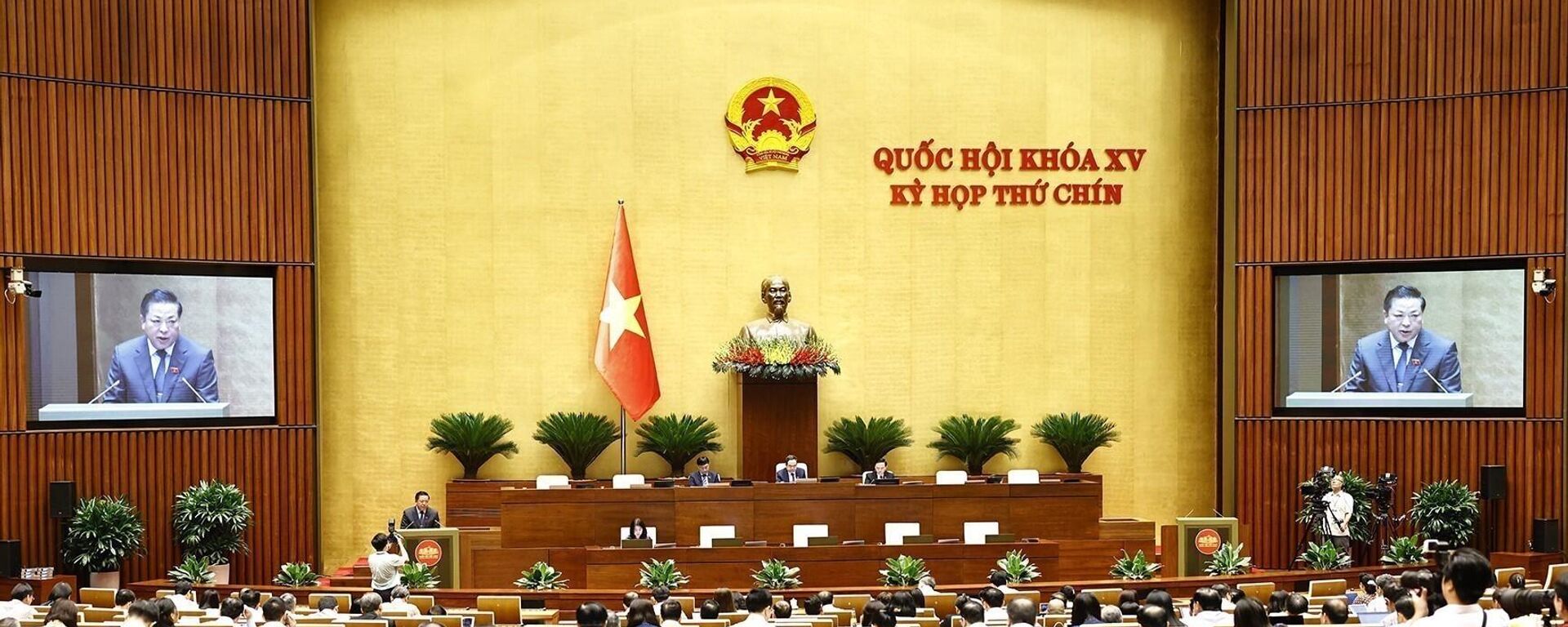 Quốc hội thảo luận về dự án Luật sửa đổi, bổ sung một số điều của Luật Tổ chức Tòa án nhân dân - Sputnik Việt Nam, 1920, 06.06.2025