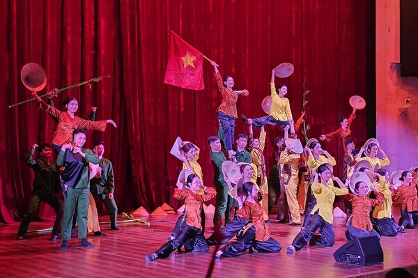 “Khát vọng Việt Nam” - sân chơi nghệ thuật của sinh viên Việt Nam tại Nga “Khát vọng Việt Nam” - sân chơi nghệ thuật của sinh viên Việt Nam tại Nga - Sputnik Việt Nam