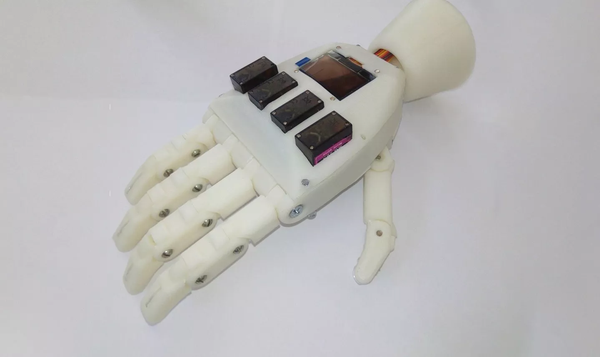 Các nhà khoa học Nga chế tạo bàn tay giả có thể đọc suy nghĩ - Sputnik Việt Nam, 1920, 19.05.2025