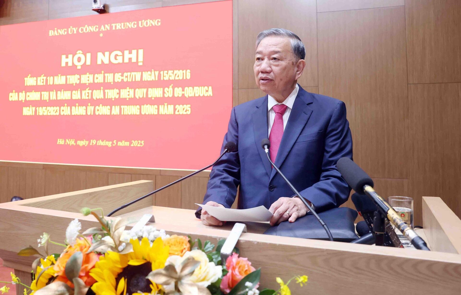 Tổng Bí thư dự Hội nghị của Bộ Công an tổng kết 10 năm thực hiện Chỉ thị số 05-CT/TW - Sputnik Việt Nam, 1920, 19.05.2025