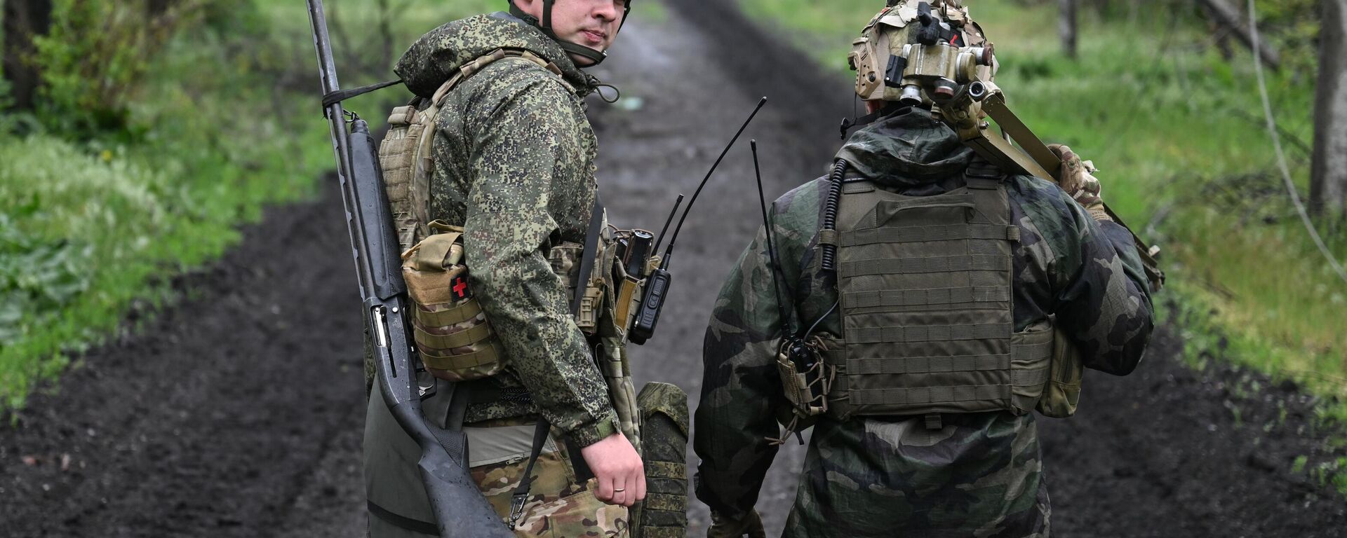 Công tác chiến đấu của kíp xe pháo tự hành 2S7M Malka thuộc nhóm lực lượng Trung tâm theo hướng Krasnoarmeysk thuộc Quân khu phía Bắc - Sputnik Việt Nam, 1920, 22.05.2025