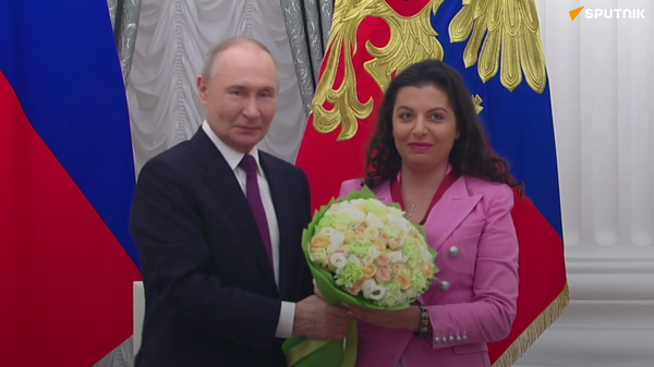 Tổng biên tập Rossiya Segodnya và kênh truyền hình RT nhận huân - Sputnik Việt Nam