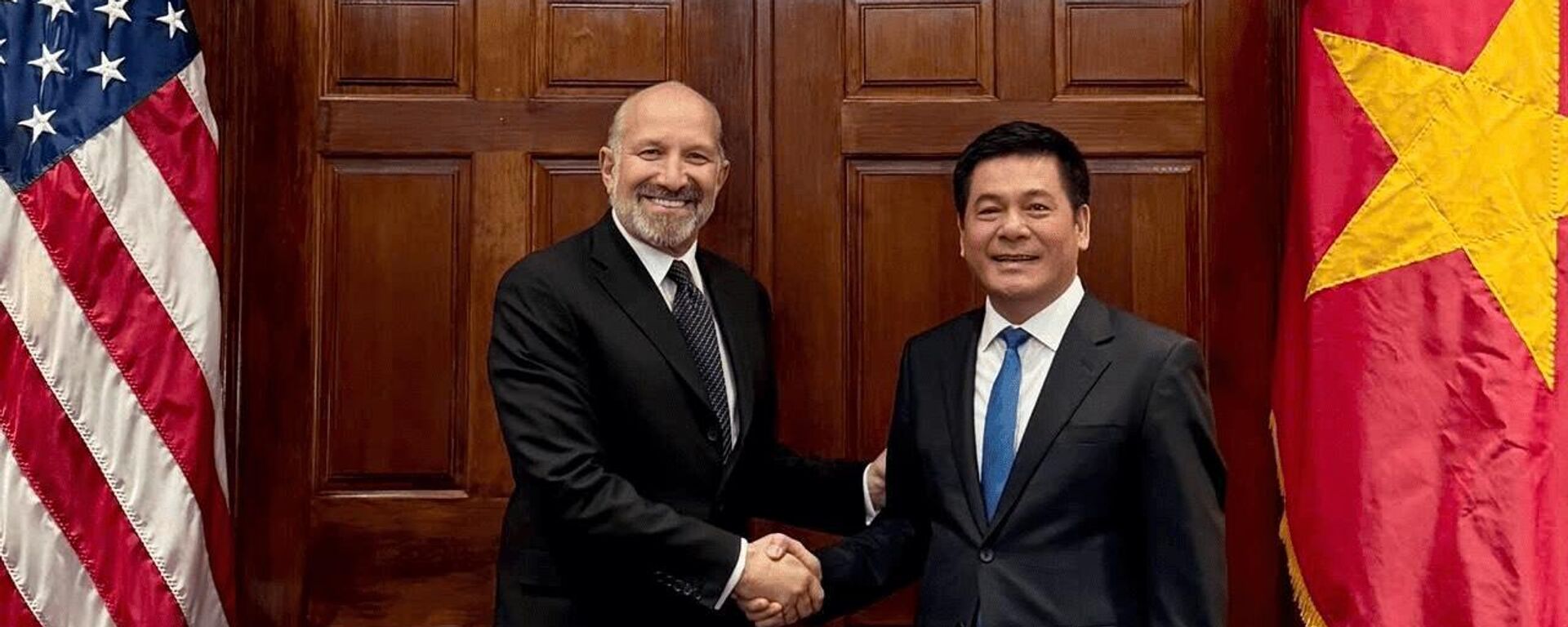 Bộ trưởng Bộ Công Thương Nguyễn Hồng Diên và Bộ trưởng Thương mại Hoa Kỳ Howard Lutnick - Sputnik Việt Nam, 1920, 23.05.2025