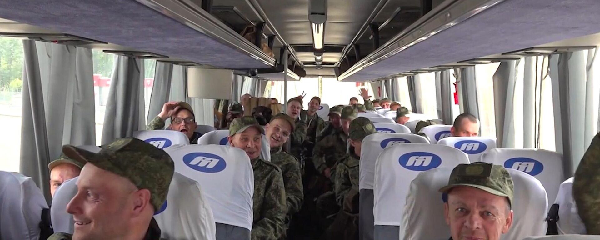 Nga và Ukraina hoàn thành giai đoạn đầu của cuộc trao đổi tù binh quy mô - Sputnik Việt Nam, 1920, 23.05.2025