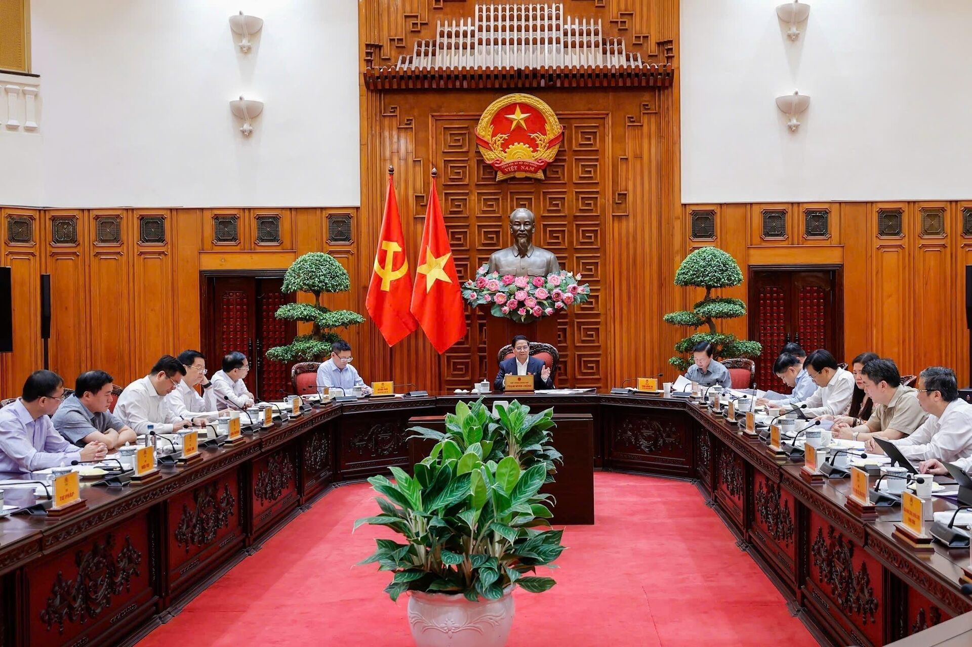 Thủ tướng chủ trì họp chuẩn bị đàm phán thương mại với Hoa Kỳ (Ngày 24/5) Thủ tướng chủ trì họp chuẩn bị đàm phán thương mại với Hoa Kỳ (Ngày 24/5) - Sputnik Việt Nam, 1920, 24.05.2025