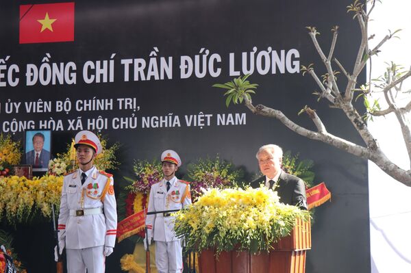 Lễ an táng Nguyên Chủ tịch nước Trần Đức Lương tại Quảng Ngãi - Sputnik Việt Nam