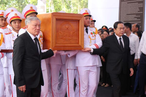 Lễ an táng Nguyên Chủ tịch nước Trần Đức Lương tại Quảng Ngãi - Sputnik Việt Nam
