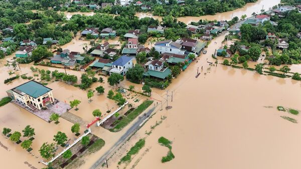 Hà Tĩnh nhiều khu vực bị ngập sâu do lũ về bất ngờ - Sputnik Việt Nam