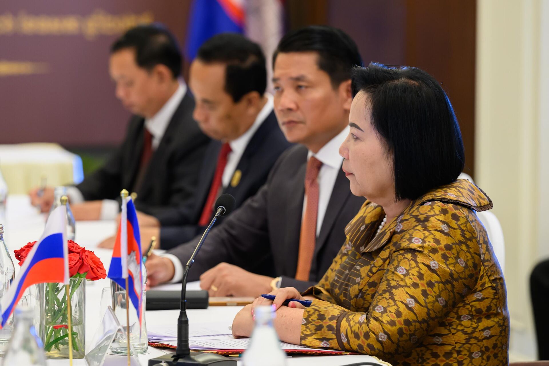 Tổng Công tố Nga Igor Krasnov và Tổng công tố tại Tòa án Tối cao Vương quốc Campuchia Chea Leang đã ký Chương trình sự hợp tác - Sputnik Việt Nam, 1920, 26.05.2025