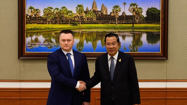 Tổng Công tố Liên bang Nga Igor Krasnov gặp ông Hun Sen, Chủ tịch Hội đồng Tối cao Cố vấn Quốc vương, Chủ tịch Thượng viện và Lãnh đạo Đảng Nhân dân Campuchia. - Sputnik Việt Nam
