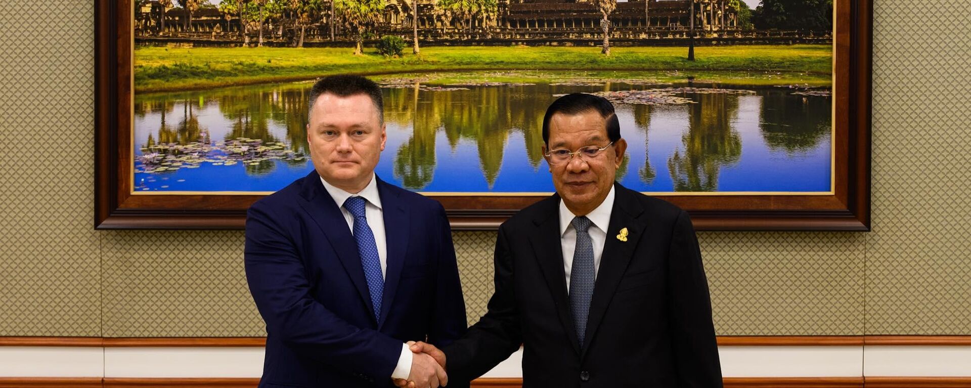 Tổng Công tố Liên bang Nga Igor Krasnov gặp ông Hun Sen, Chủ tịch Hội đồng Tối cao Cố vấn Quốc vương, Chủ tịch Thượng viện và Lãnh đạo Đảng Nhân dân Campuchia. - Sputnik Việt Nam, 1920, 27.05.2025