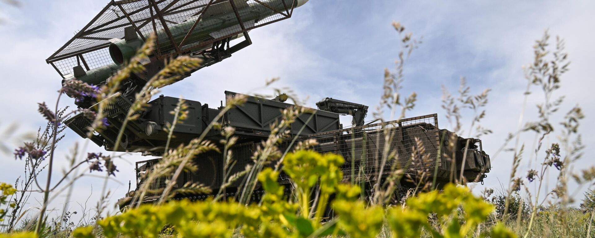 Nhiệm vụ chiến đấu của các kíp chiến đấu hệ thống Buk SAM thuộc nhóm lực lượng Trung tâm theo hướng Krasnoarmeysk - Sputnik Việt Nam, 1920, 27.05.2025