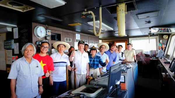 Các nhà khoa học trên tàu Viện sĩ Oparin - Sputnik Việt Nam