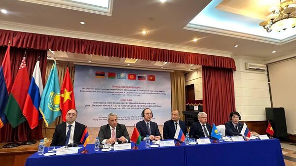 Đại sứ Nga tại Việt Nam, ông Gennady Bezdetko, phát biểu tại kỷ niệm 10 năm Hiệp định Thương mại Tự do giữa Việt Nam và Liên minh Kinh tế Á - Âu (EAEU) - Sputnik Việt Nam