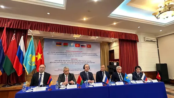 Đại sứ Nga tại Việt Nam, ông Gennady Bezdetko, phát biểu tại kỷ niệm 10 năm Hiệp định Thương mại Tự do giữa Việt Nam và Liên minh Kinh tế Á - Âu (EAEU) - Sputnik Việt Nam
