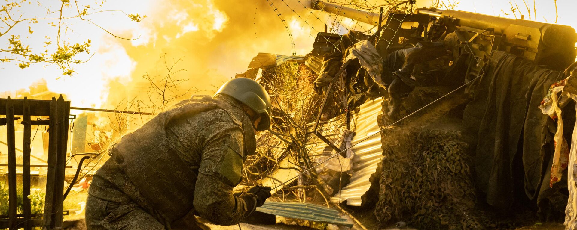 Công tác chiến đấu của kíp pháo binh 2S5 Giatsint-S thuộc Cụm lực lượng Trung tâm theo hướng Krasnoarmeysk - Sputnik Việt Nam, 1920, 29.05.2025