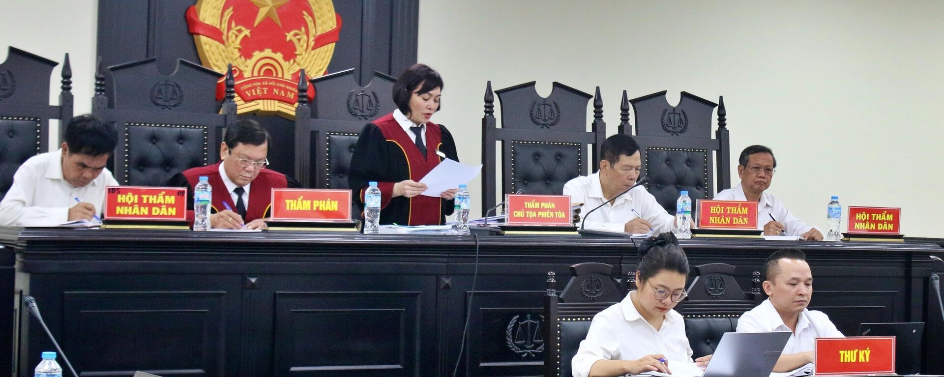Cựu Phó Vụ trưởng Bộ Công Thương hầu tòa do nhận hối lộ - Sputnik Việt Nam, 1920, 29.05.2025