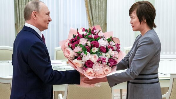 Tổng thống Vladimir Putin gặp gỡ góa phụ của cựu Thủ tướng Nhật Bản Shinzo Abe – Akie Abe - Sputnik Việt Nam