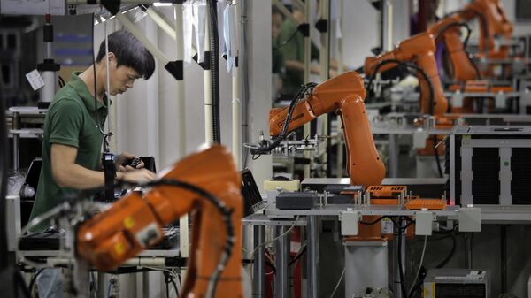 Robot công nghiệp tại nhà máy Rapoo Technology ở Thâm Quyến, Trung Quốc - Sputnik Việt Nam