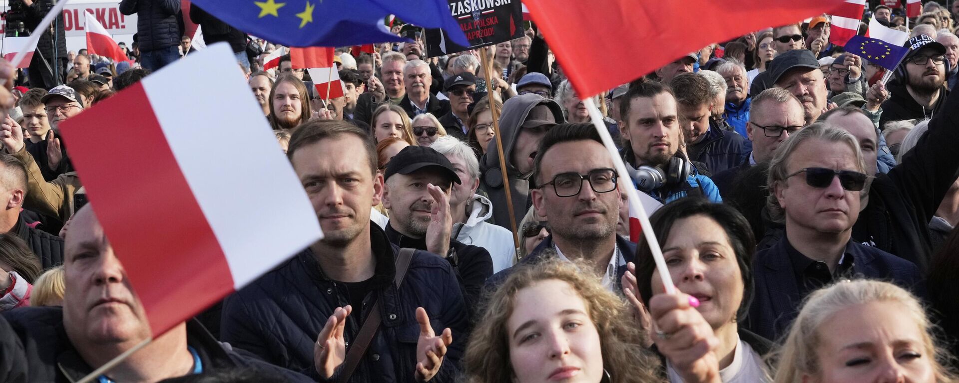 Những người ủng hộ Thị trưởng Warsaw Rafal Trzaskowski, ứng cử viên của Đảng Tự do trong cuộc bầu cử tổng thống Ba Lan, trong một cuộc vận động tranh cử ở Lodz, Ba Lan - Sputnik Việt Nam, 1920, 02.06.2025