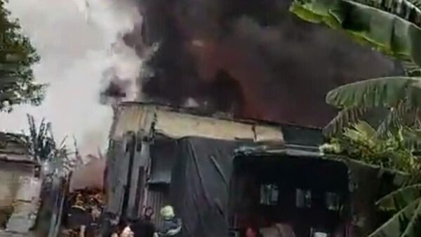 Cháy lớn xưởng sản xuất nhựa tại Thành phố Hồ Chí Minh - Sputnik Việt Nam