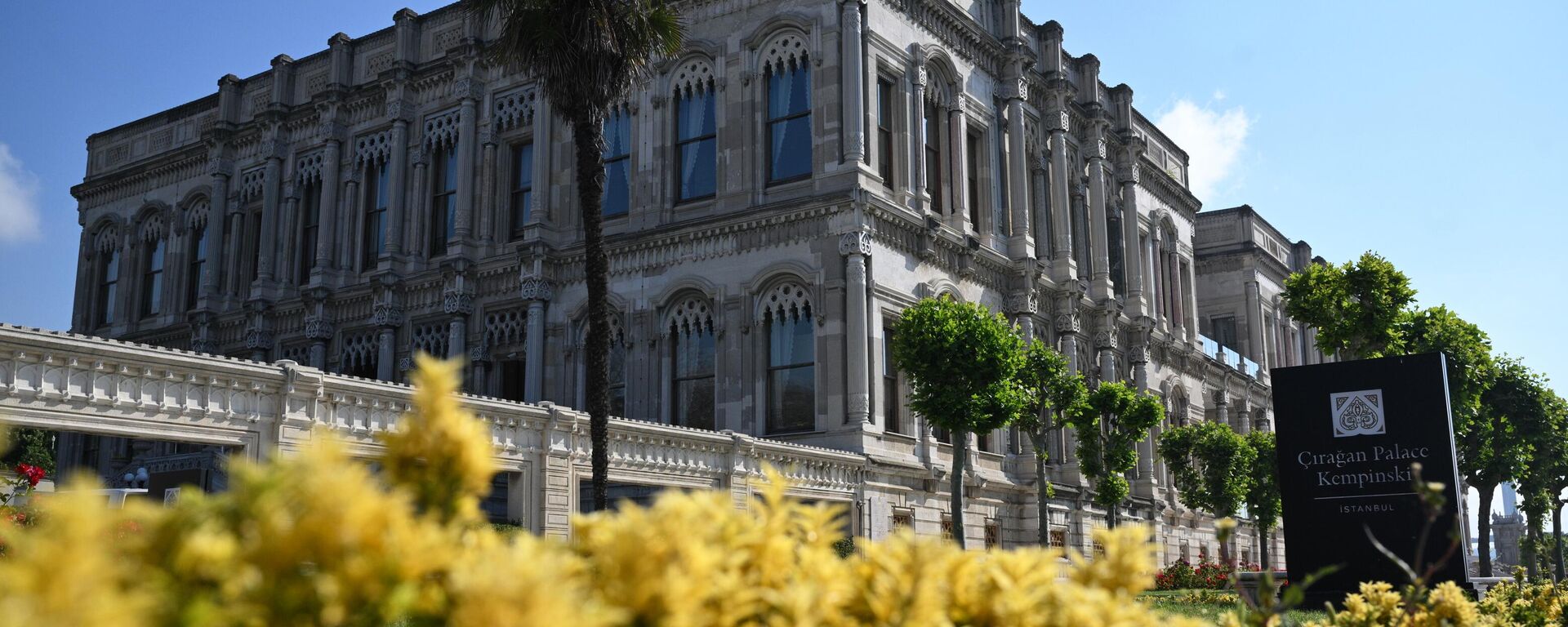 Cung điện Ciragan ở Istanbul, nơi dự kiến ​​diễn ra vòng đàm phán thứ hai giữa Nga và Ukraina - Sputnik Việt Nam, 1920, 11.06.2025