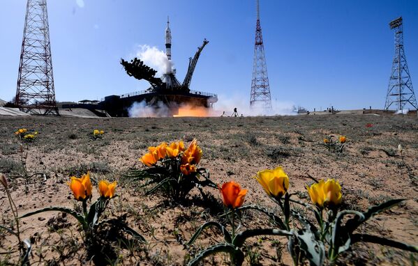 Vụ phóng tên lửa đẩy Soyuz-2.1a mang theo tàu vũ trụ Soyuz MS-27 từ sân bay vũ trụ Baikonur - Sputnik Việt Nam