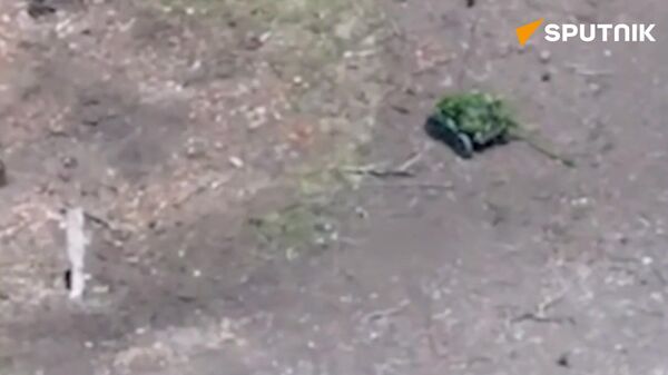 Quân đội Nga tấn công một điểm bắn của LLVT Ukraina ở DNR với sự trợ giúp của một robot mặt đất - Sputnik Việt Nam