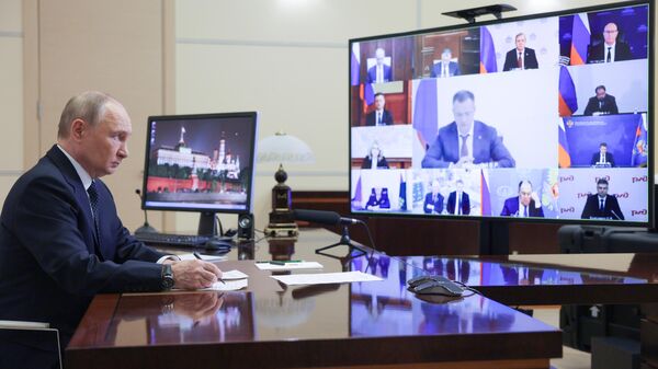 Tổng thống Nga Vladimir Putin chủ trì cuộc họp với các thành viên của Chính phủ Nga trong chế độ hội nghị truyền hình - Sputnik Việt Nam