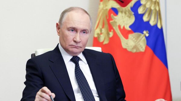 Tổng thống Nga Vladimir Putin chủ trì cuộc họp với các thành viên của Chính phủ Nga trong chế độ hội nghị truyền hình - Sputnik Việt Nam