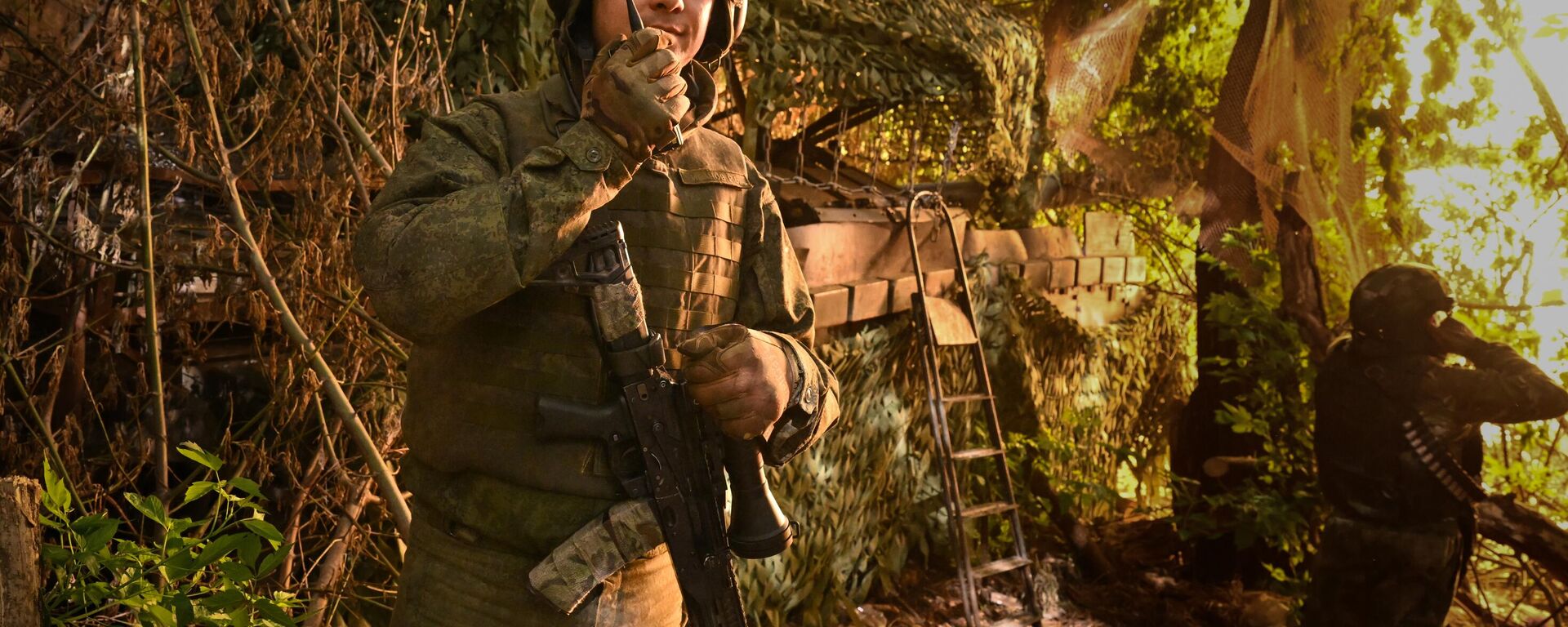 Hoạt động chiến đấu của kíp xe tăng T-80BVM thuộc nhóm lực lượng Trung tâm theo hướng Krasnoarmeysk - Sputnik Việt Nam, 1920, 05.08.2025