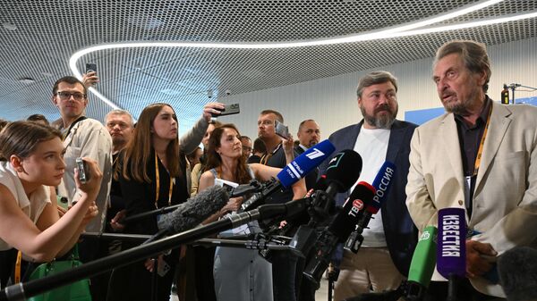 Errol Musk phát biểu bên lề Diễn đàn Tương lai 2050 tại Matxcơva - Sputnik Việt Nam