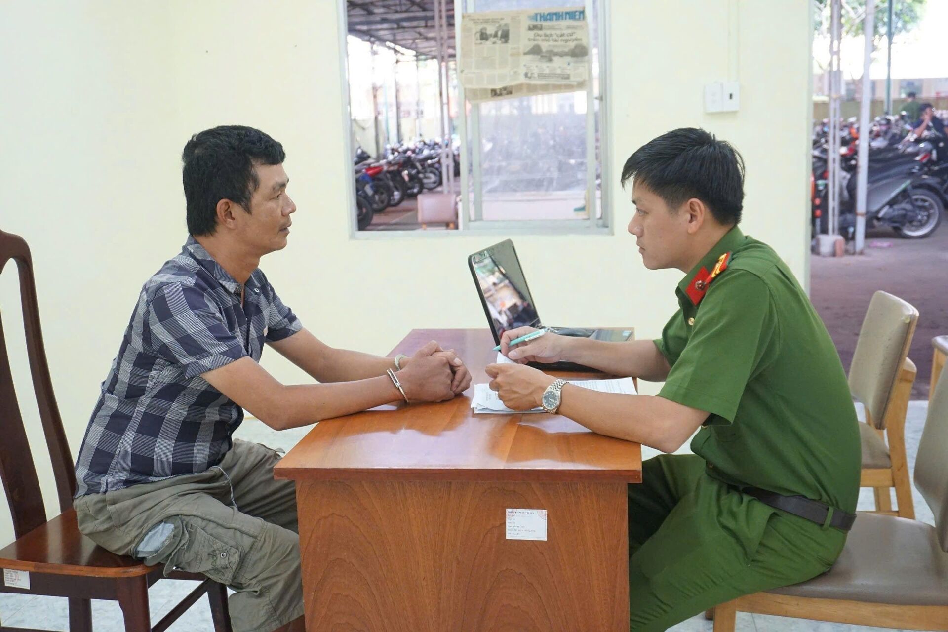 Bắt 2 TikToker đăng tin xuyên tạc nguyên lãnh đạo Công an Thành phố Hồ Chí Minh Bắt 2 TikToker đăng tin xuyên tạc nguyên lãnh đạo Công an Thành phố Hồ Chí Minh - Sputnik Việt Nam, 1920, 11.06.2025
