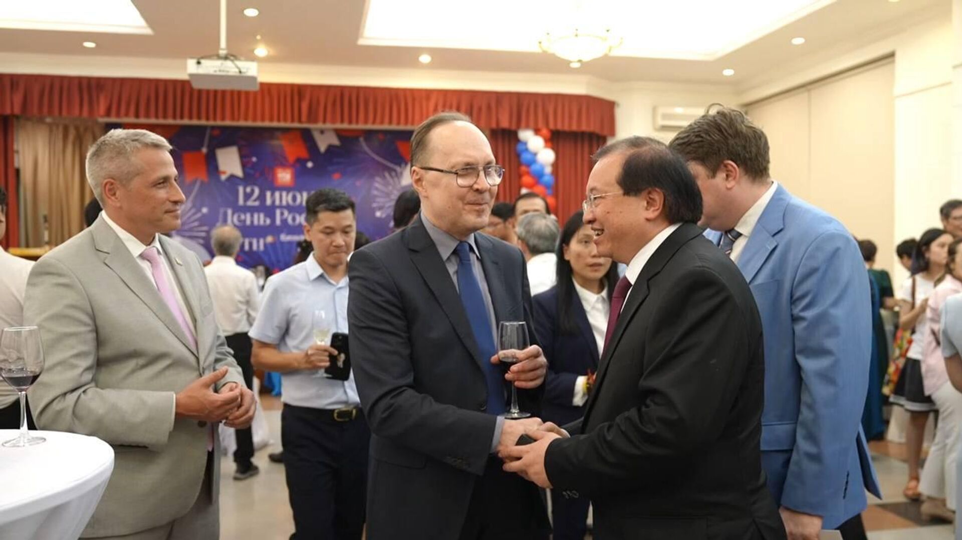 Lễ kỷ niệm Ngày Quốc khánh Liên bang Nga tại Trung tâm Khoa học và Văn hóa Nga tại Hà Nội - Sputnik Việt Nam, 1920, 11.06.2025