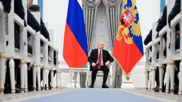 Tổng thống Nga Vladimir Putin gặp gỡ với các những người tham gia chương trình Thời đại của những người anh hùng. - Sputnik Việt Nam