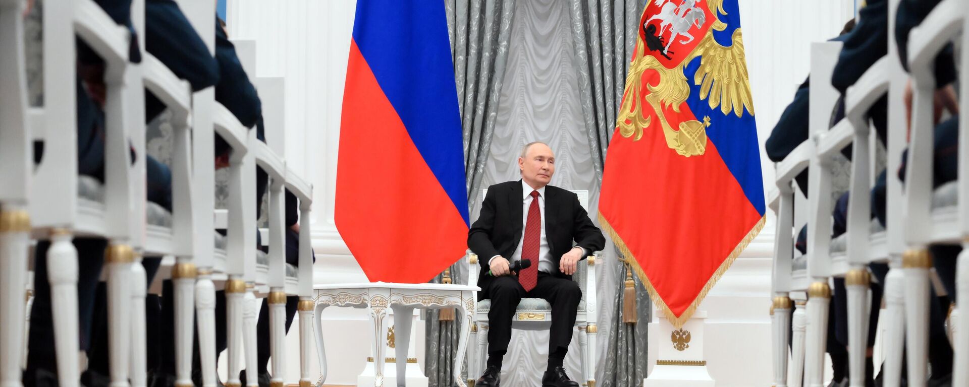 Tổng thống Nga Vladimir Putin gặp gỡ với các những người tham gia chương trình Thời đại của những người anh hùng. - Sputnik Việt Nam, 1920, 12.06.2025