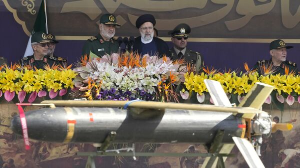 Президент Ирана Ибрагим Раиси на ежегодном военном параде, Иран - Sputnik Việt Nam