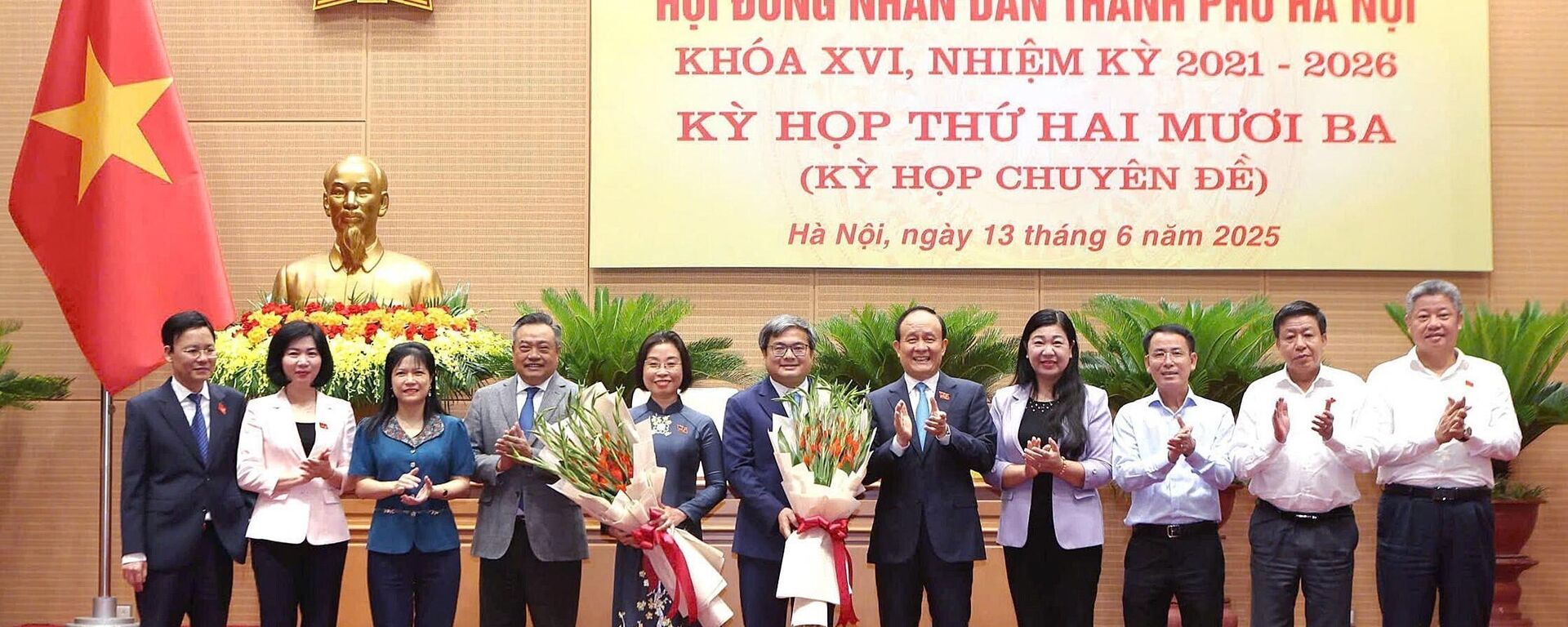 Hà Nội bầu bổ sung Phó Chủ tich HĐND và Phó Chủ tịch UBND thành phố nhiệm kỳ 2021 - 2026 - Sputnik Việt Nam, 1920, 13.06.2025